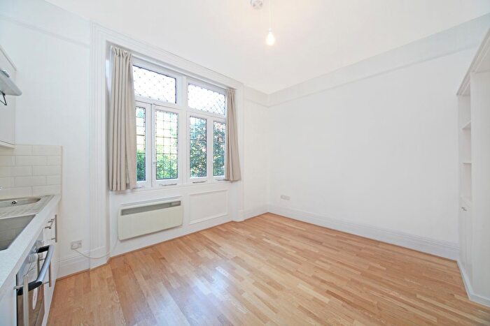 Studio To Rent In Rosary Gardens, South Kensington, London, SW7