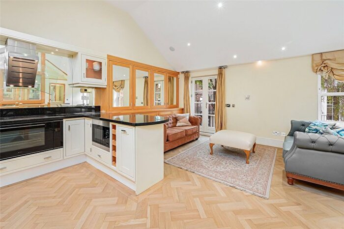 3 Bedroom Mews To Rent In Moreton Terrace Mews South, Pimlico, London, SW1V