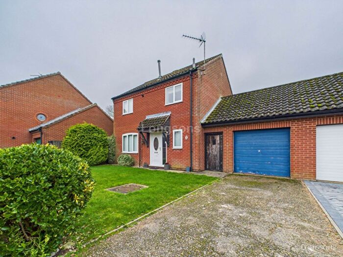 3 Bedroom Link Detached House For Sale In Brancaster Way, Swaffham, PE37