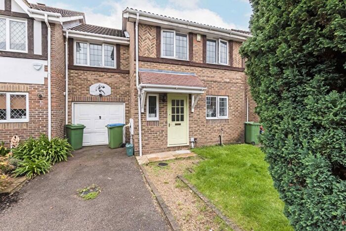 3 Bedroom Property To Rent In Danesfield Close, Walton-On-Thames, KT12