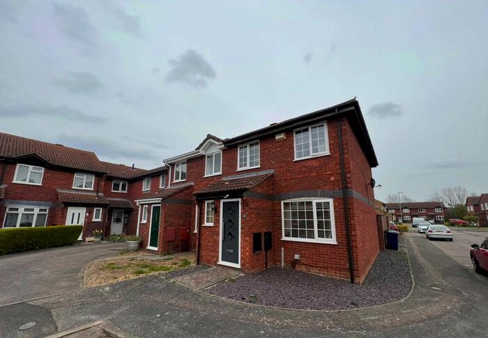3 Bedroom End Of Terrace House To Rent In Pembroke Avenue, Eynesbury, PE19