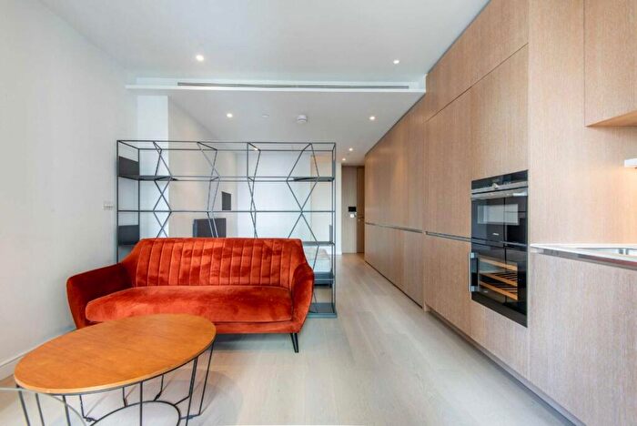 Flat To Rent In Park Drive, Canary Wharf, E14