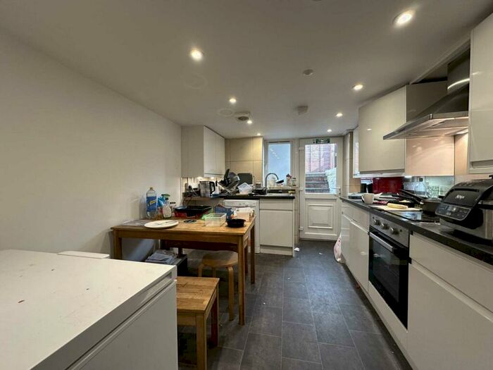 5 Bedroom Terraced House To Rent In Amity Road, Reading, RG1