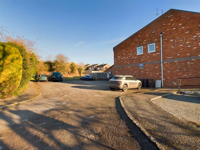 2 Bedroom Flat To Rent In Middle Way, Chinnor, Oxfordshire, OX39