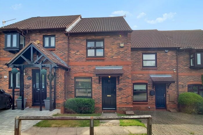 2 Bedroom Terraced House To Rent In Gleneagles Drive, Luton, LU2