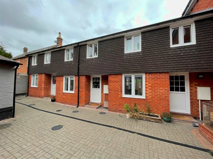 3 Bedroom Terraced House To Rent In Station Road, Thatcham, Berkshire, RG19