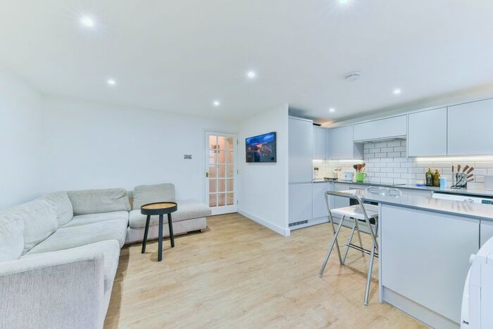 1 Bedroom Flat To Rent In Corbidge Court, Glaisher Street, Deptford, London, SE8