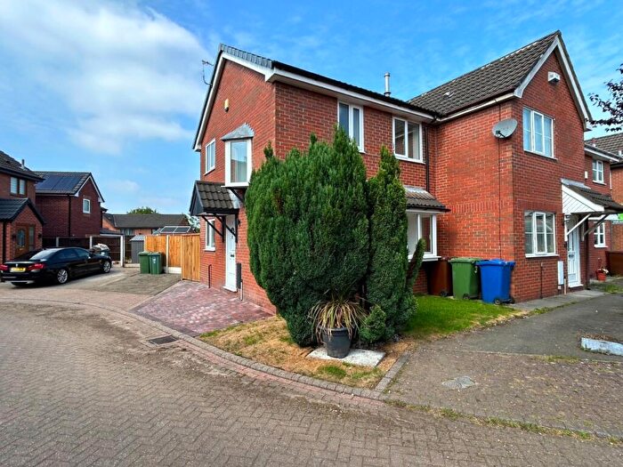 3 Bedroom End Of Terrace House For Sale In Tweedsdale Close, Whitefield, Manchester, Greater Manchester, M45