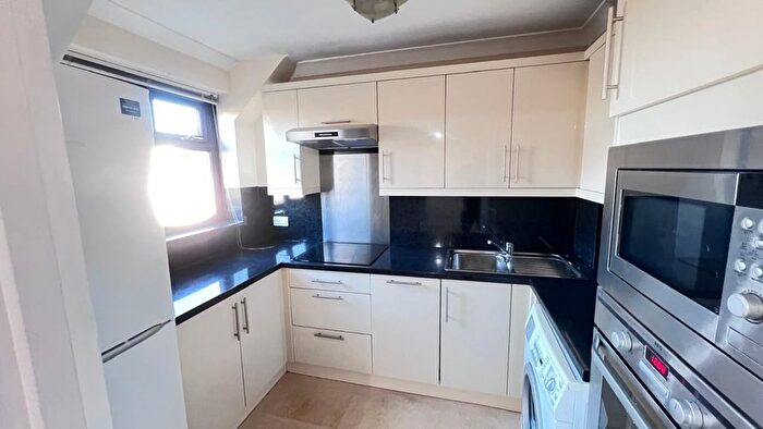 1 Bedroom Flat To Rent In Castleview Gardens, Ilford, IG1