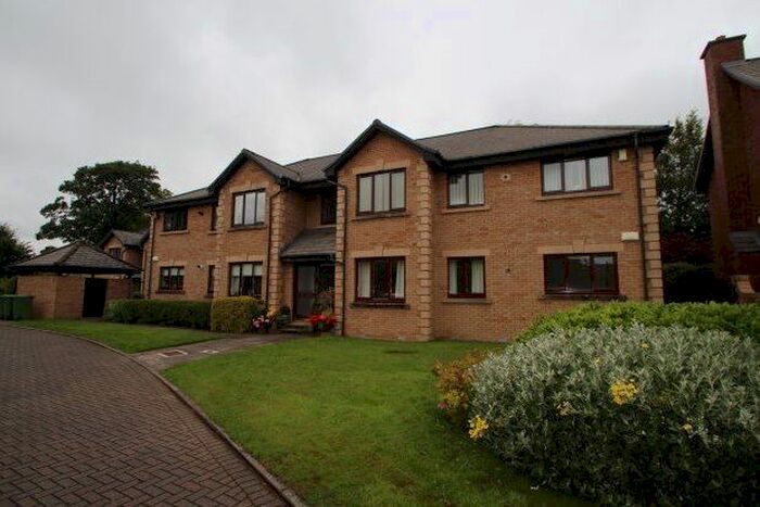 3 Bedroom Flat To Rent In Briar Grove, Glasgow G43