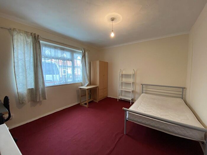 3 Bedroom Semi-Detached House To Rent In Portswood Rd, Southampton, SO17