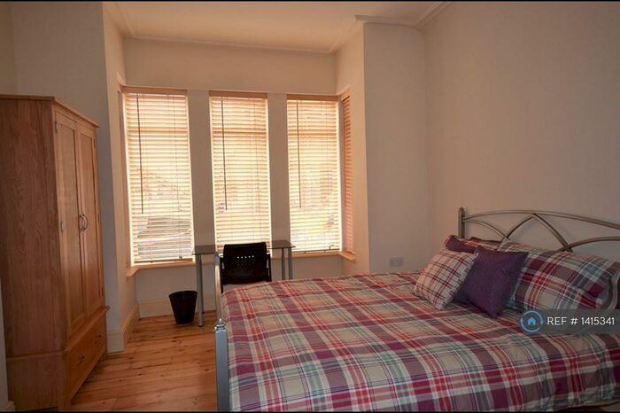 5 Bedroom End Of Terrace House To Rent In Ashburnham Road, Luton, LU1