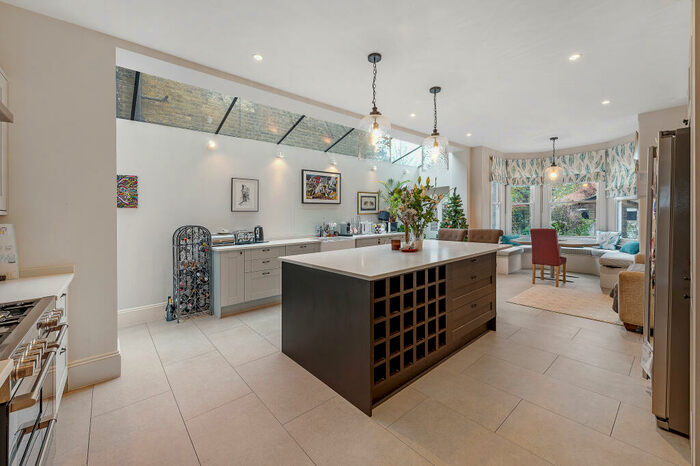6 Bedroom House To Rent In Weir Road, London, SW12