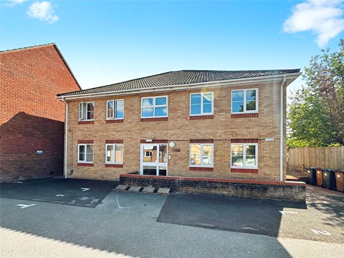 2 Bedroom Flat To Rent In Lynwood Drive, Andover, Hampshire, SP10
