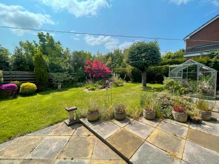 3 Bedroom Bungalow For Sale In Portola Close, Grappenhall, Warrington, WA4