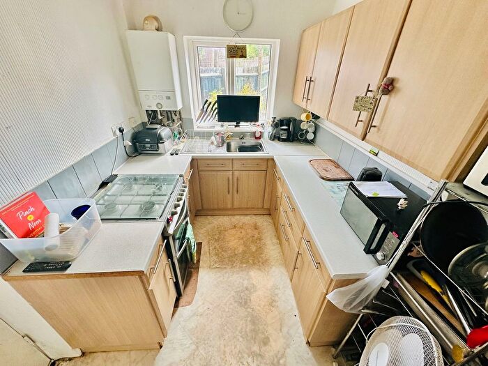 3 Bedroom Semi-Detached House For Sale In Ward Grove, Lanesfield, Wolverhampton, WV4