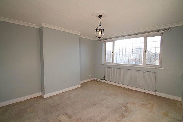 2 Bedroom Flat To Rent In The Ridgeway, Harrow, HA2