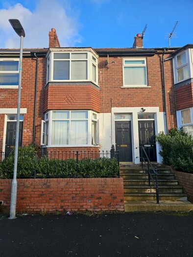 3 Bedroom Flat To Rent In Rawling Road, Gateshead, NE8