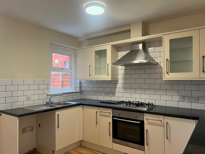 4 Bedroom Terraced House To Rent In Newport Road, Cowes, PO31