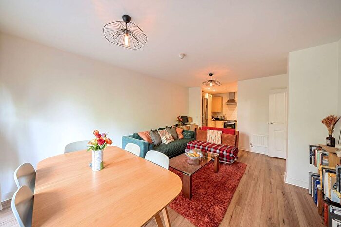 1 Bedroom Flat For Sale In Chaplin House, Acton, London, W3