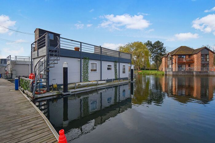 2 Bedroom Houseboat For Sale In Banks End, Wyton, Huntingdon, PE28