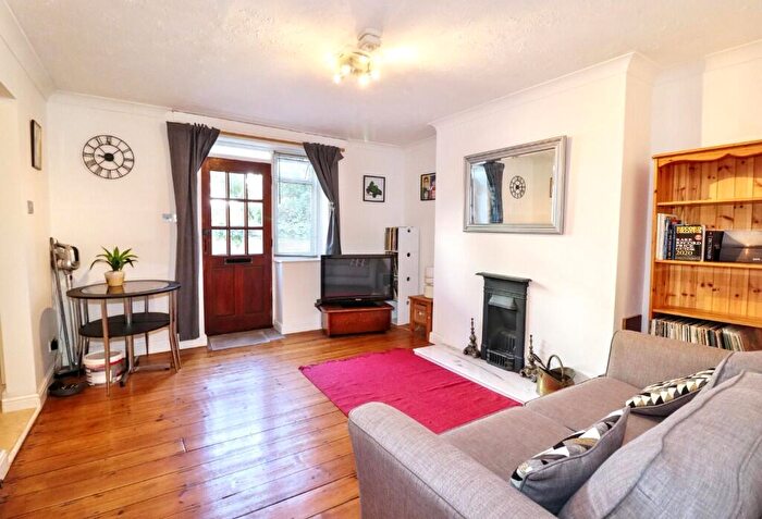 2 Bedroom Flat To Rent In Cadogan Road, Surbiton, Surrey, KT6
