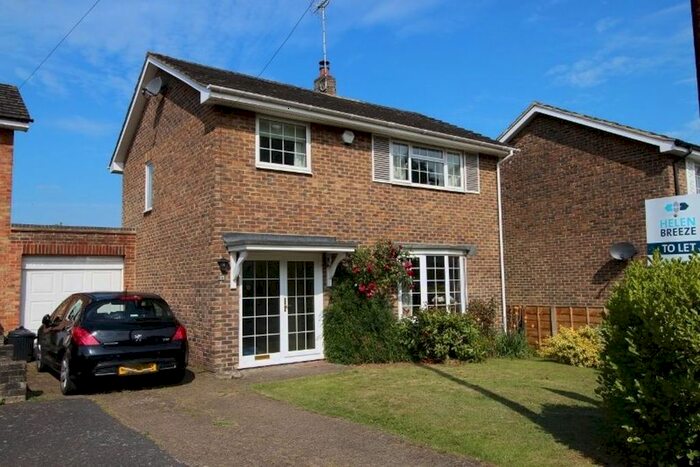 3 Bedroom Detached House To Rent In Scotts Way, Riverhead, TN13