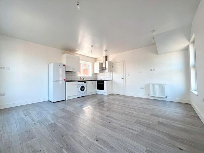 1 Bedroom Flat To Rent In High Street, EN8