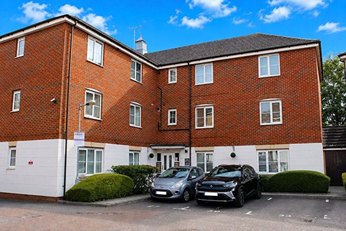 2 Bedroom Flat For Sale In Sachfield Drive, Chafford Hundred, Grays, Essex, RM16