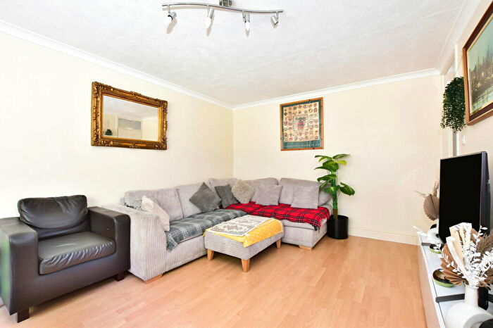 2 Bedroom Flat For Sale In Elstree Road, Hemel Hempstead, HP2
