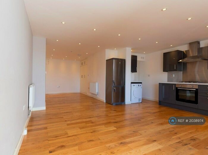 Studio To Rent In Millers Road, Brighton, BN1