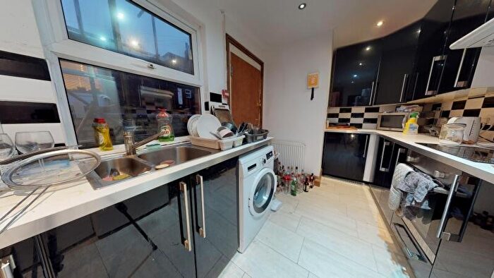 7 Bedroom Terraced House To Rent In Manor Drive, Hyde Park, Leeds, LS6