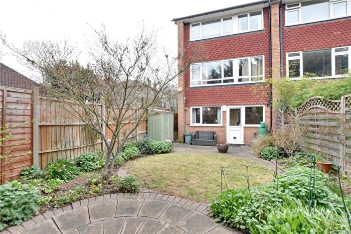 3 Bedroom End Of Terrace House For Sale In Hamlea Close, Lee, London, SE12