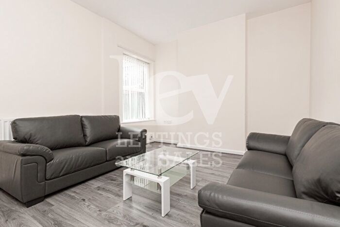 8 Bedroom Terraced House To Rent In Breezehill, Liverpool, L9