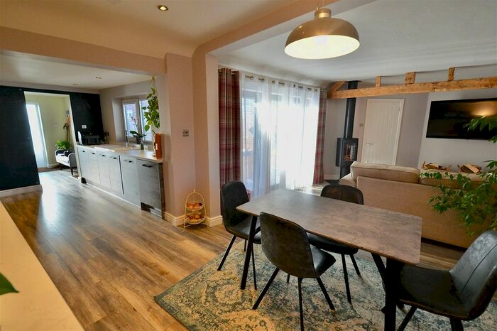 2 Bedroom Bungalow For Sale In Rose Barn, Three Cocks Lane, Offenham, WR11