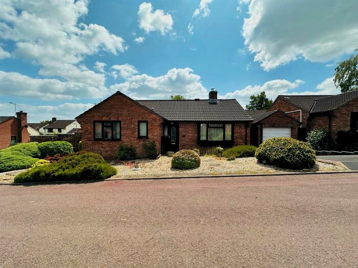 3 Bedroom Detached Bungalow For Sale In Lockyer Crescent, Tiverton, EX16