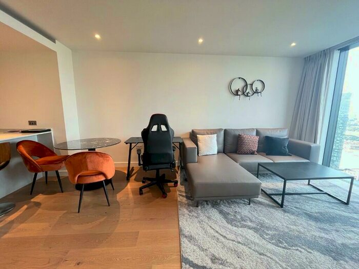 1 Bedroom Flat To Rent In Hampton Tower, Marsh Wall, London, E14