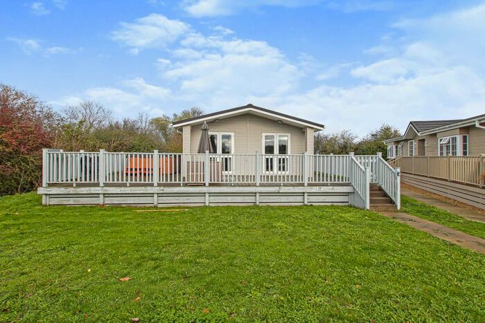 2 Bedroom Mobile/park Home For Sale In Cambridge Road, Stretham, Ely, CB6