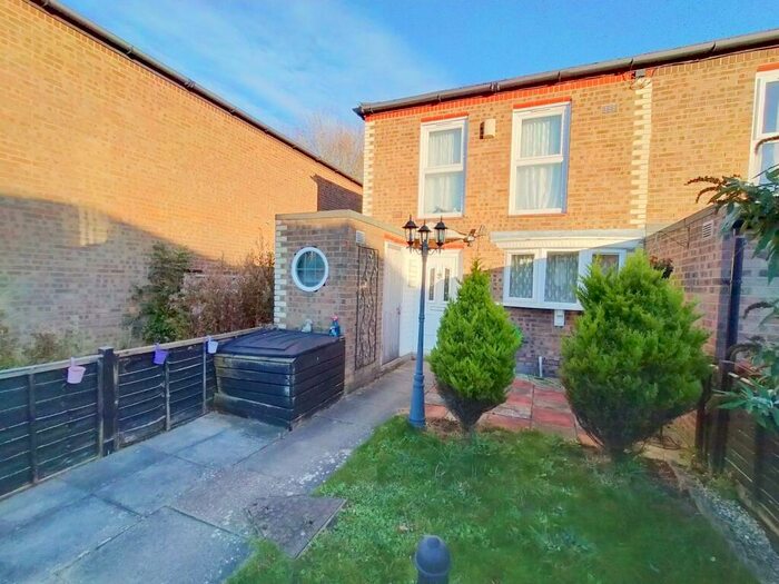 4 Bedroom House To Rent In Canterbury Way, Stevenage, SG1