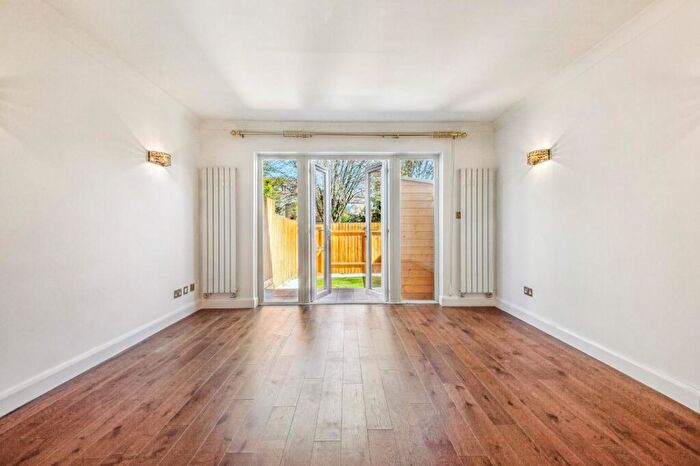 2 Bedroom Terraced House To Rent In Leconfield Road, Newington Green, N5