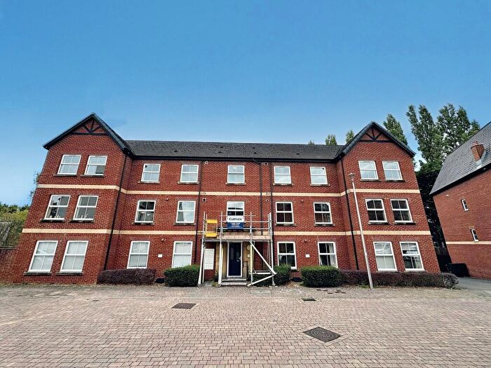 3 Bedroom Flat To Rent In Popham Close, Tiverton, EX16