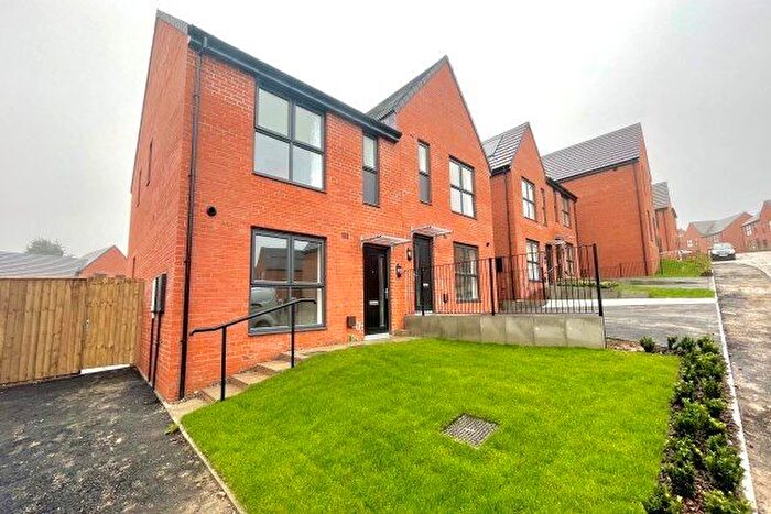 3 Bedroom Semi-Detached House To Rent In Stonecliffe Road, Sheffield, S2