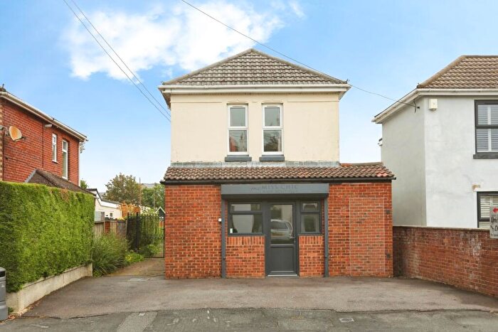 2 Bedroom Detached House For Sale In Newtown Road, Southampton, Hampshire, SO19