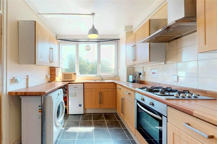 2 Bedroom Flat To Rent In Kingsland Road, Hoxton, London, E2