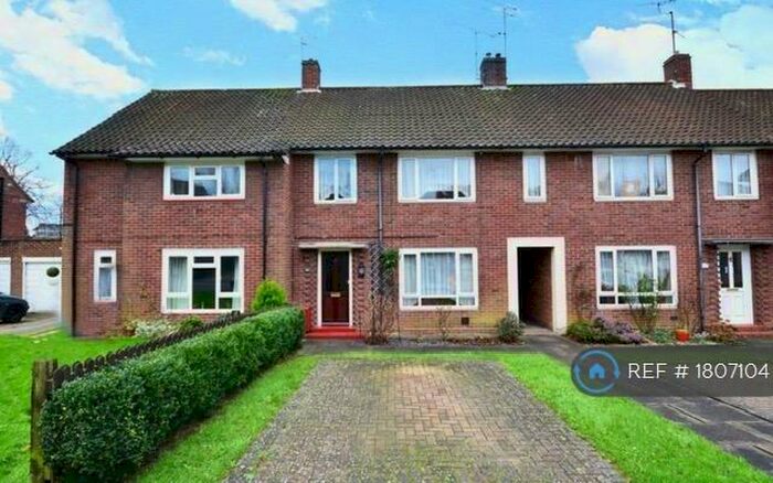 3 Bedroom Terraced House To Rent In Honeyhill Road, Bracknell, RG42