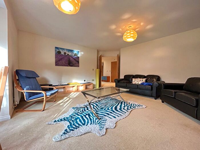 3 Bedroom Flat To Rent In Carisbrooke Road, Far Headingley, Leeds, LS16