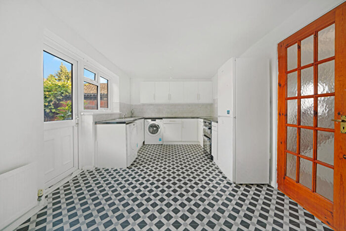 3 Bedroom Semi-Detached House To Rent In Ropemaker Road, Surrey Quays, SE16