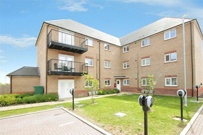 2 Bedroom Apartment To Rent In Swan Grove, Basildon, SS16