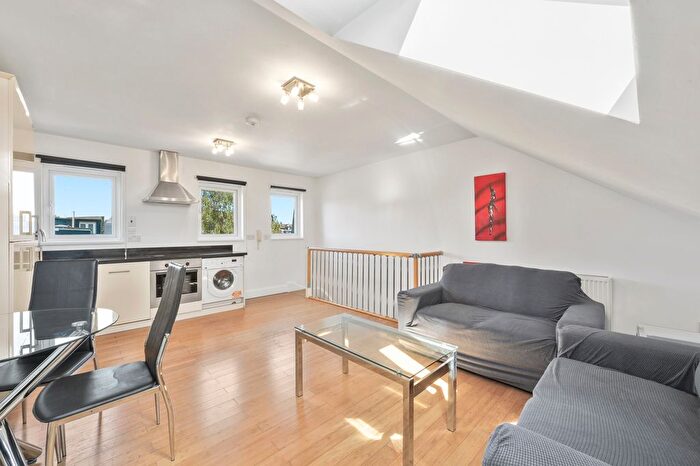 3 Bedroom Maisonette To Rent In Hartfield Road, SW19