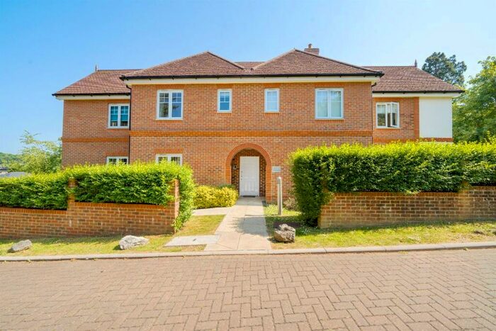 2 Bedroom Apartment To Rent In Charlotte Close, Caversham, Reading, RG4